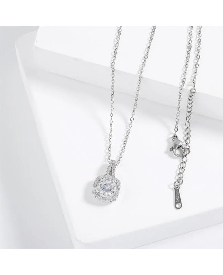 Collier "Éclat d'Étoile" en Cuivre avec Pendentif en Zircon Cubique - Élégance Géométrique