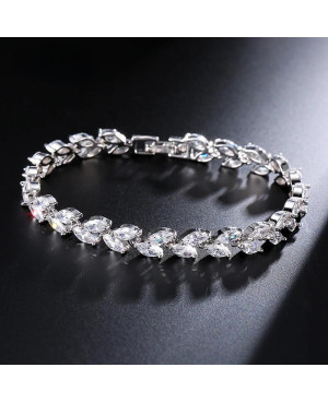 Bracelet "Reflet de Rosée" avec Zircon Cubique et Chaîne à Maillons - Éclat Subtil