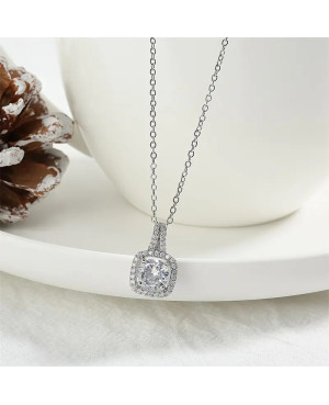 Collier "Éclat d'Étoile" en Cuivre avec Pendentif en Zircon Cubique - Élégance Géométrique