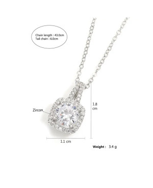 Collier "Éclat d'Étoile" en Cuivre avec Pendentif en Zircon Cubique - Élégance Géométrique